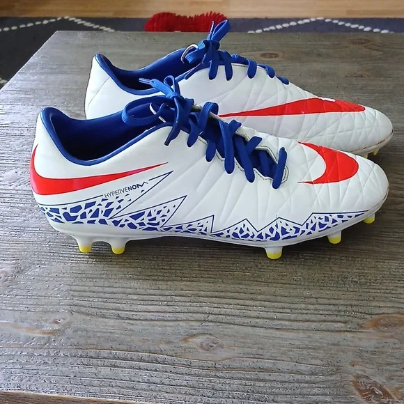 Nike Soccer Cleats - Picture 2 of 8